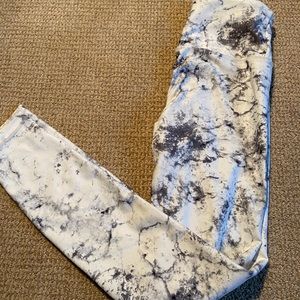 Black and white marble leggings